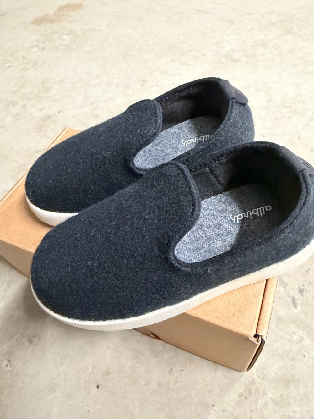 allbirds Kids Black Wool Slip-On Slippers with White Sole